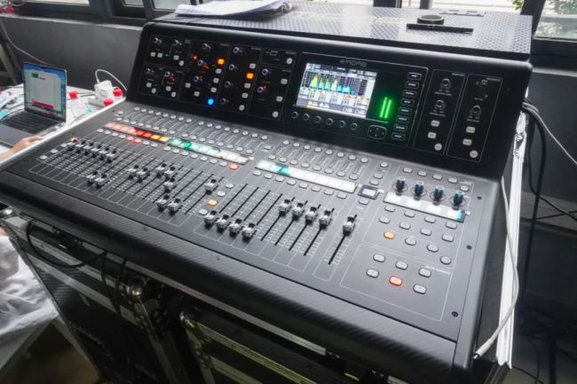 ����JBL SRX900�����V�����g�WԺ���I�����������δ����